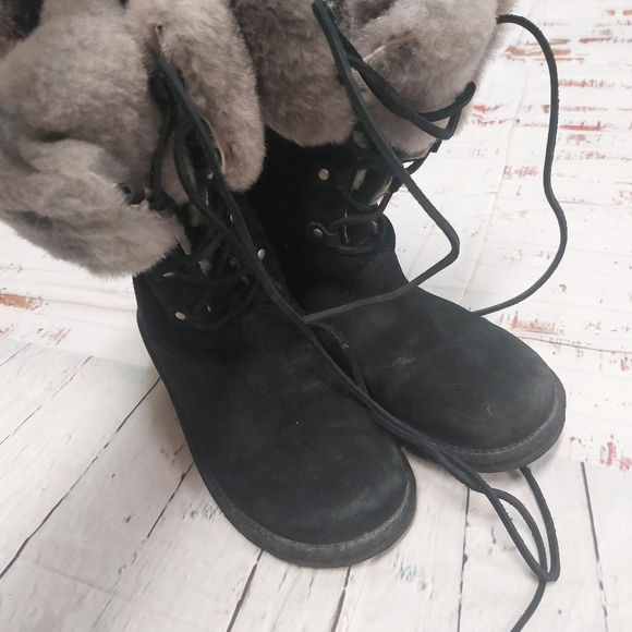 Fur trimmed UGG boots - Picture 4 of 5